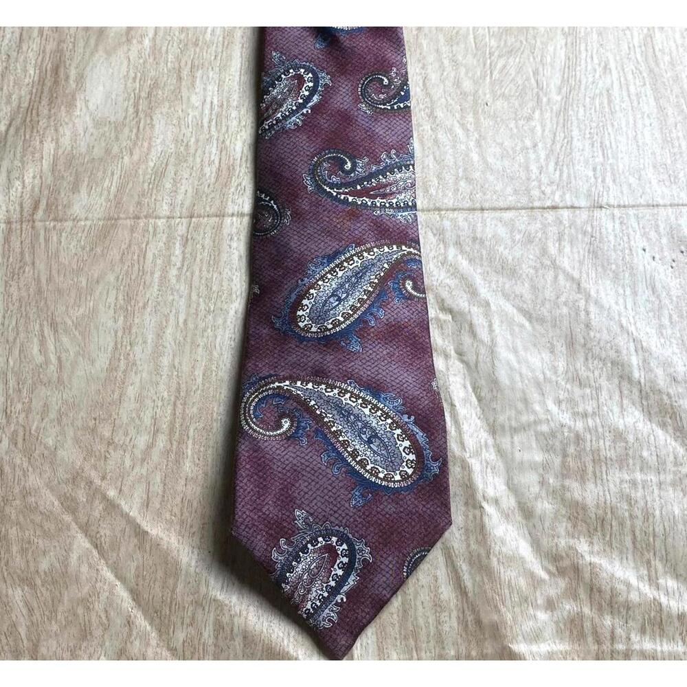 Vintage Men's Silk Tie Burgundy Paisley Pattern Hanover St Made in USA 100% Silk